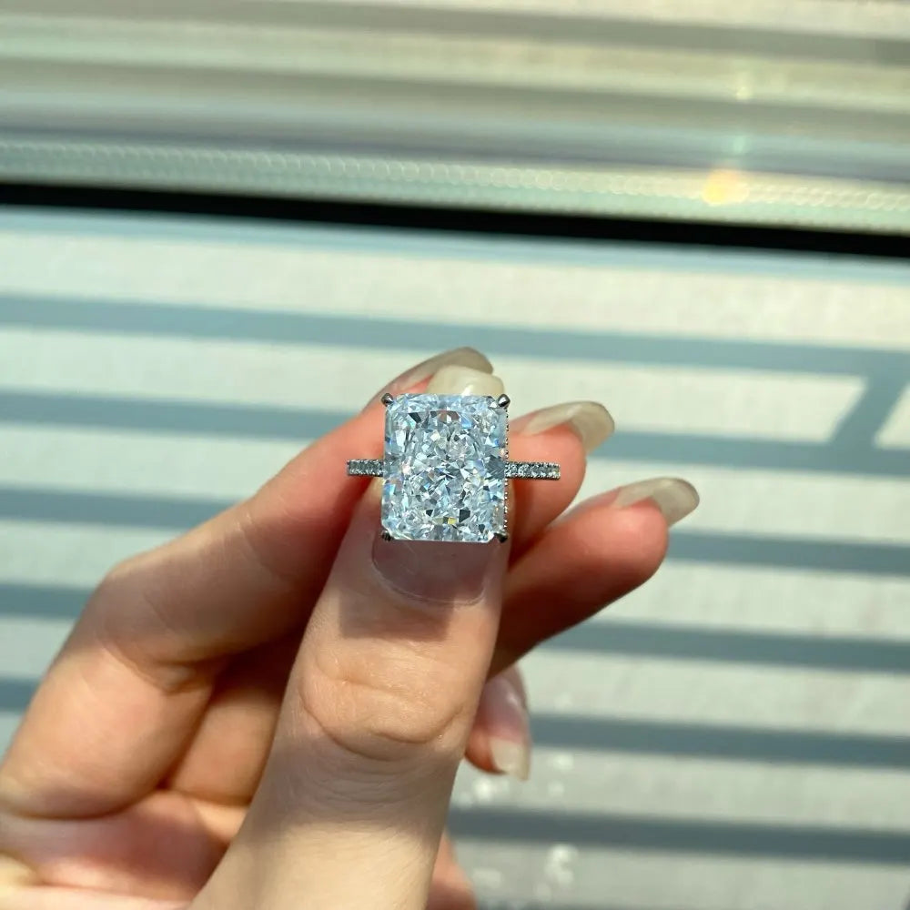 Exquisite 4ct Crushed Ice Radiant Moissanite Ring for Women - Elegant Sparkling Gemstone Jewelry