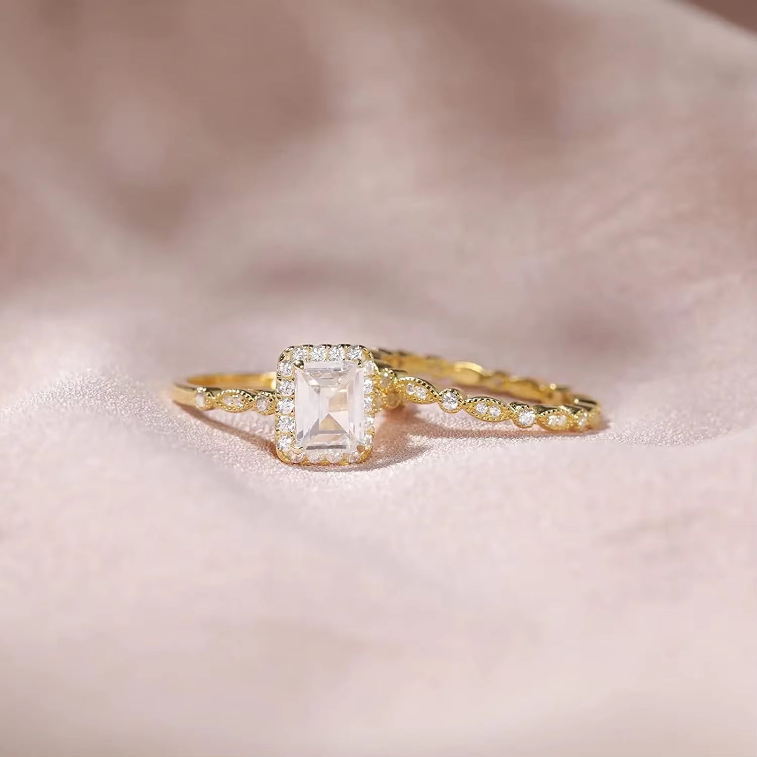 Exquisite 2CT Vintage Marquise Bridal Ring Set - Elegant CZ Engagement Ring for Women