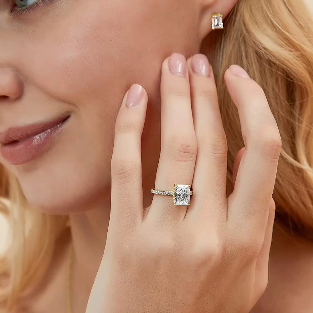 Exquisite 3ct Yellow Gold Radiant Cut Engagement Ring with Dazzling Diamond Accents
