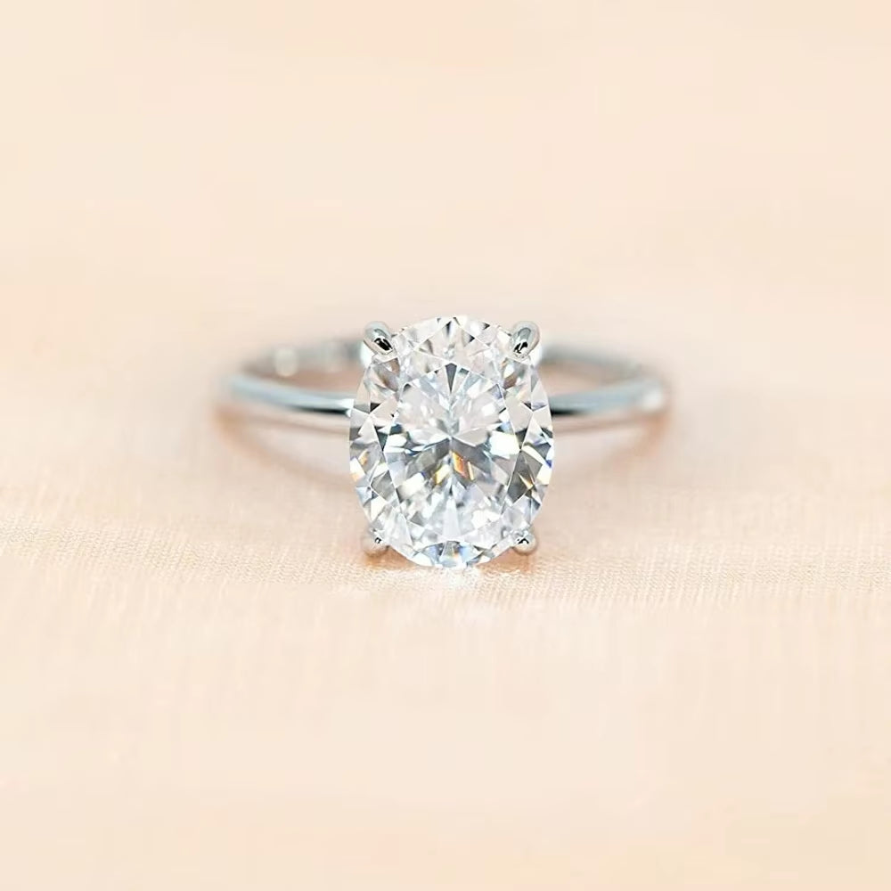 Exquisite 3CT Oval Solitaire Engagement Ring in 925 Sterling Silver with Sparkling Zircon - Perfect for Weddings and Special Occasions