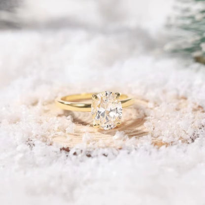 Exquisite 3CT Oval Solitaire Engagement Ring in 925 Sterling Silver with Sparkling Zircon - Perfect for Weddings and Special Occasions